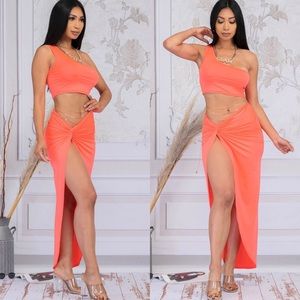Two piece orange open leg skirt set 🧡